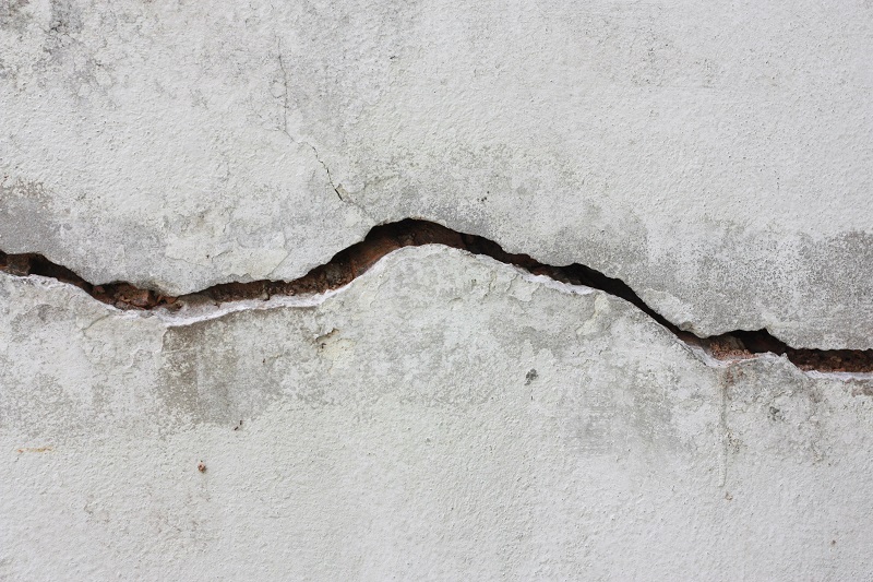 How Serious Is A Horizontal Foundation Crack in Your Home?